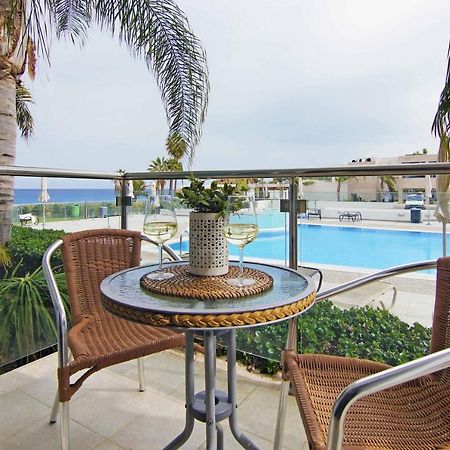 Diana - Coralli Beachfront Apartment Protarász Kültér fotó