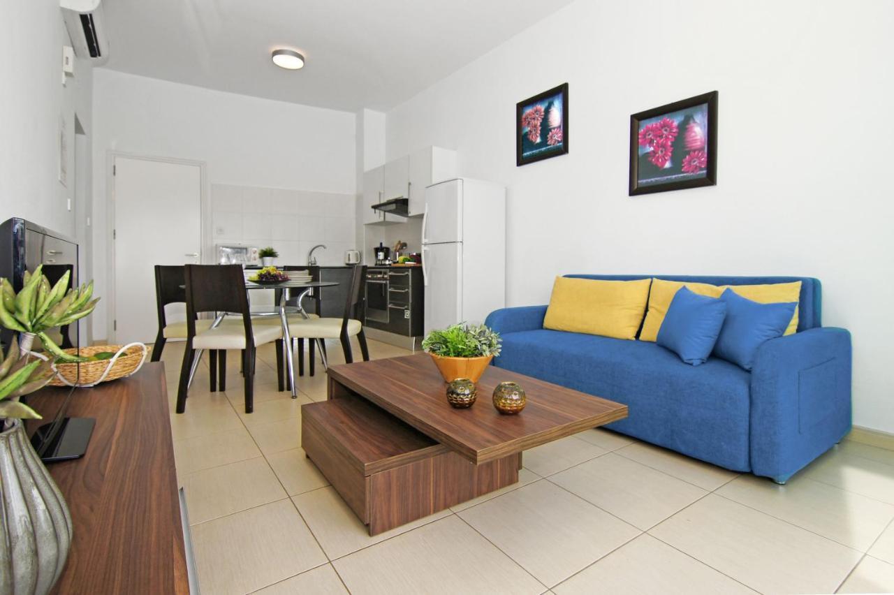 Diana - Coralli Beachfront Apartment Protarász Kültér fotó