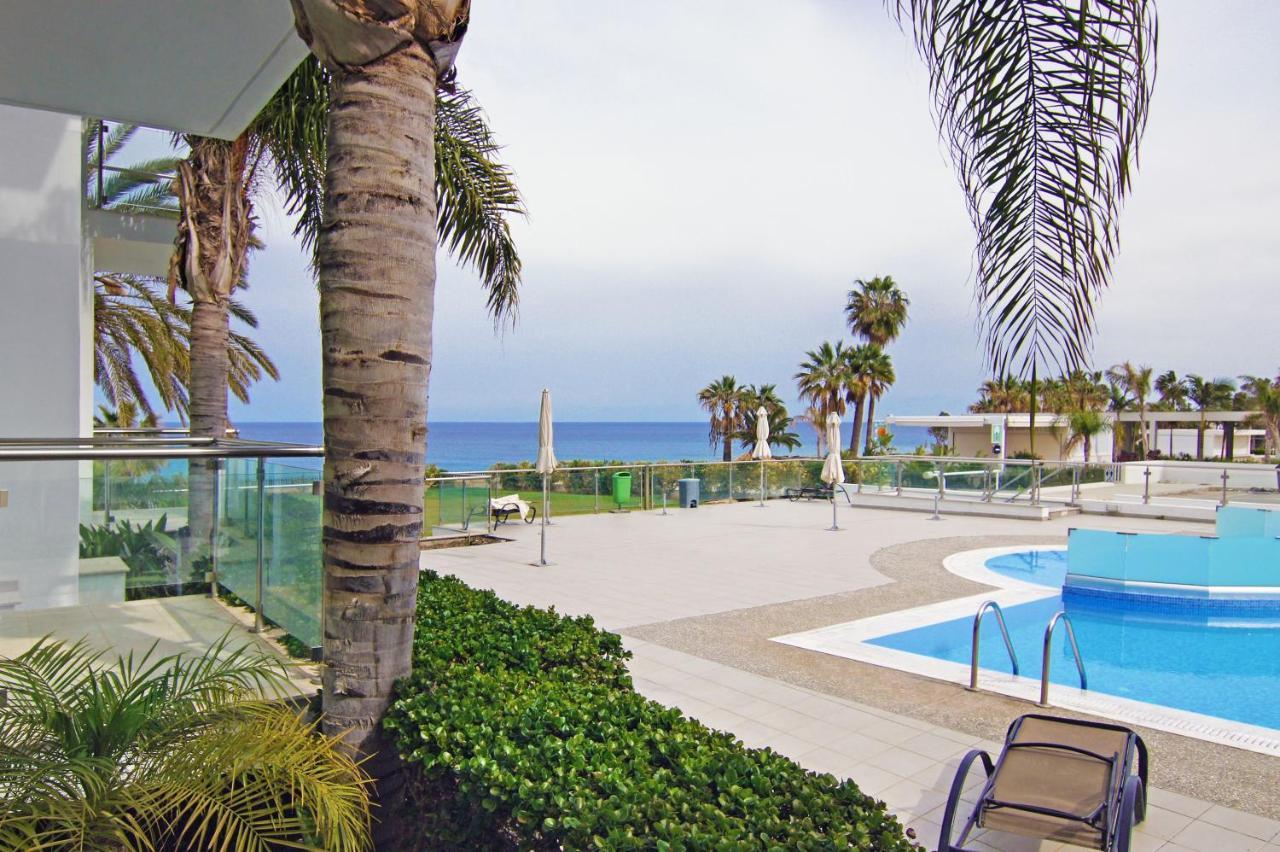 Diana - Coralli Beachfront Apartment Protarász Kültér fotó