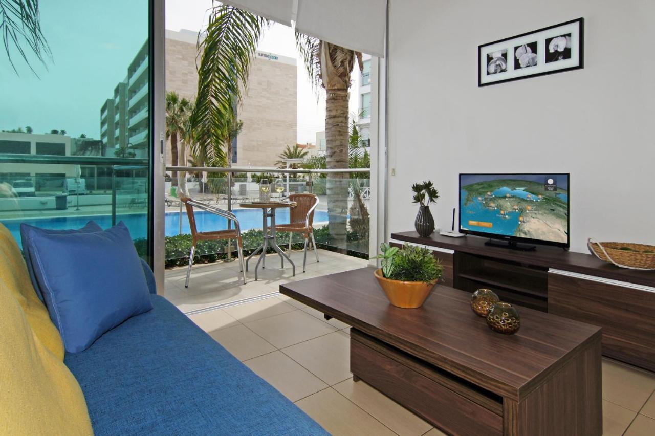 Diana - Coralli Beachfront Apartment Protarász Kültér fotó
