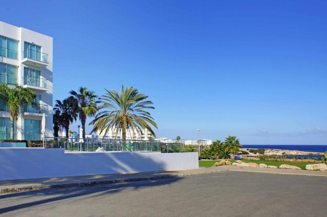 Diana - Coralli Beachfront Apartment Protarász Kültér fotó