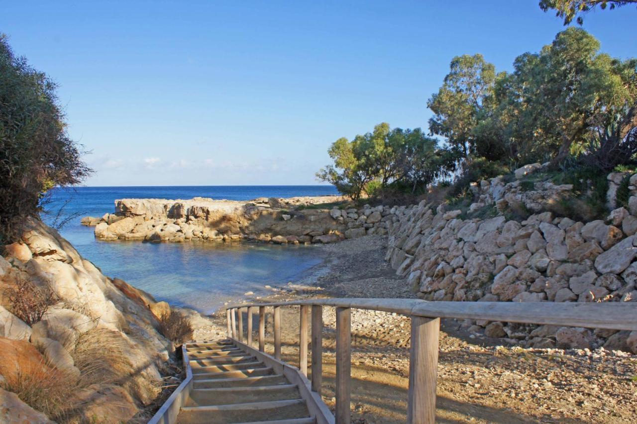 Diana - Coralli Beachfront Apartment Protarász Kültér fotó