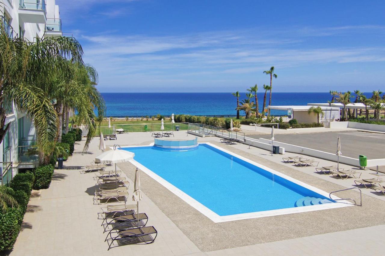 Diana - Coralli Beachfront Apartment Protarász Kültér fotó