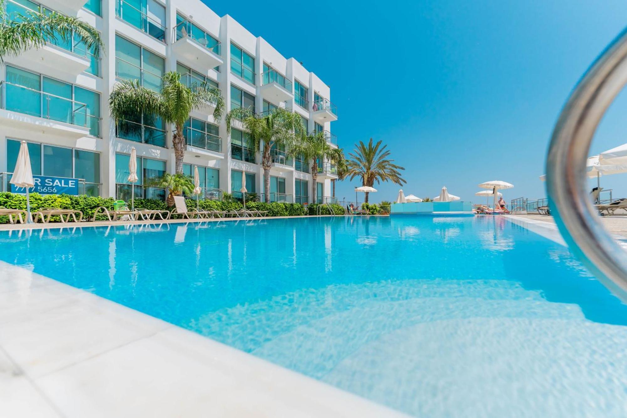 Diana - Coralli Beachfront Apartment Protarász Kültér fotó