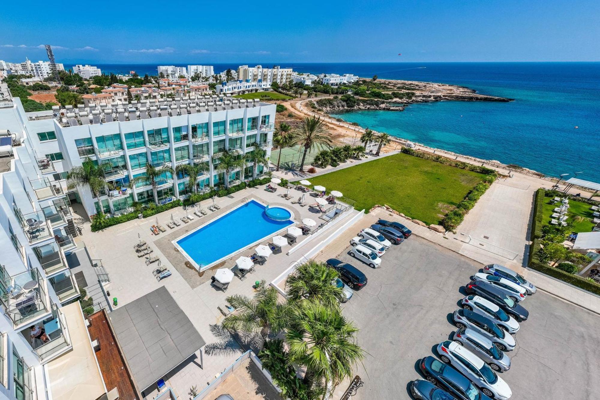 Diana - Coralli Beachfront Apartment Protarász Kültér fotó